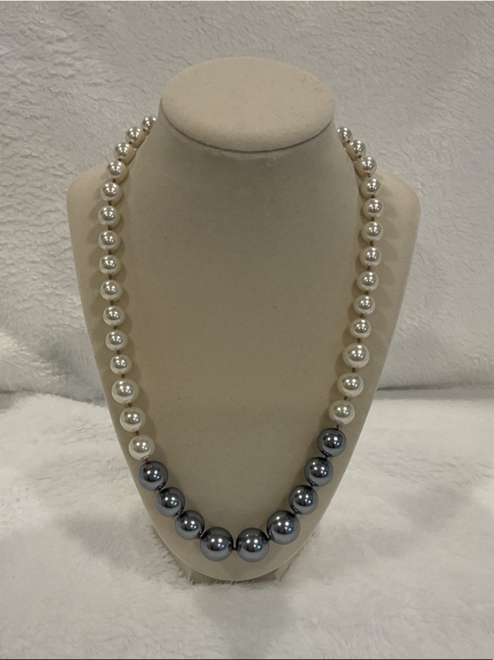 Kenneth Jay Lane Two-Tone Pearl Necklace - White & Gray